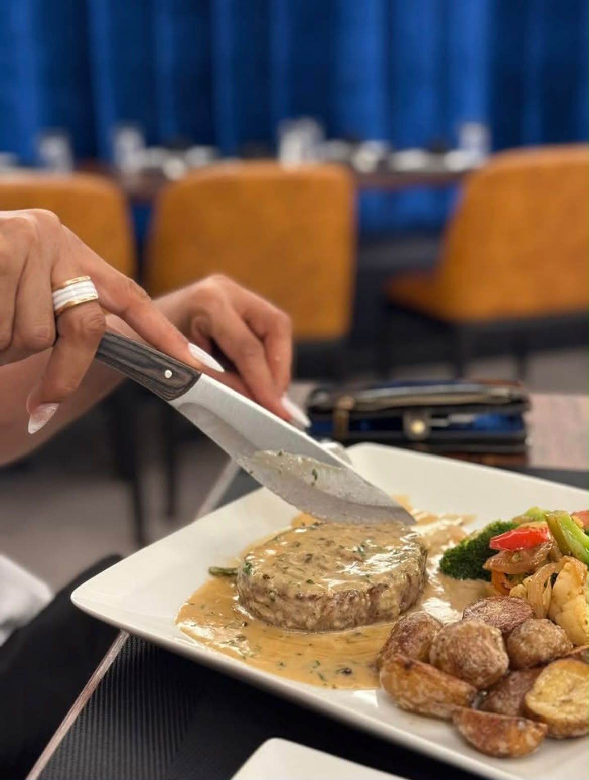 Filetto with pepper sauce and roasted potatoes